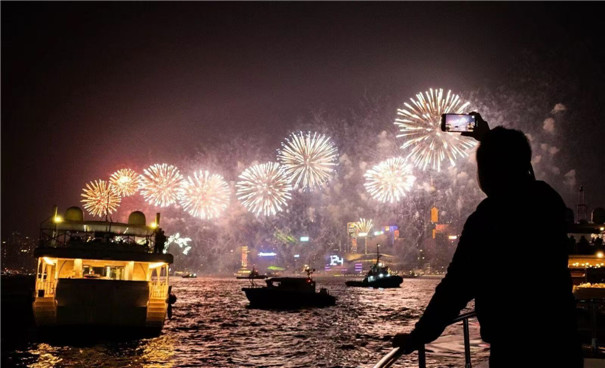 2026维港烟花游艇包船套餐｜马到功成耀香江，海上C位私享31888枚烟花盛宴